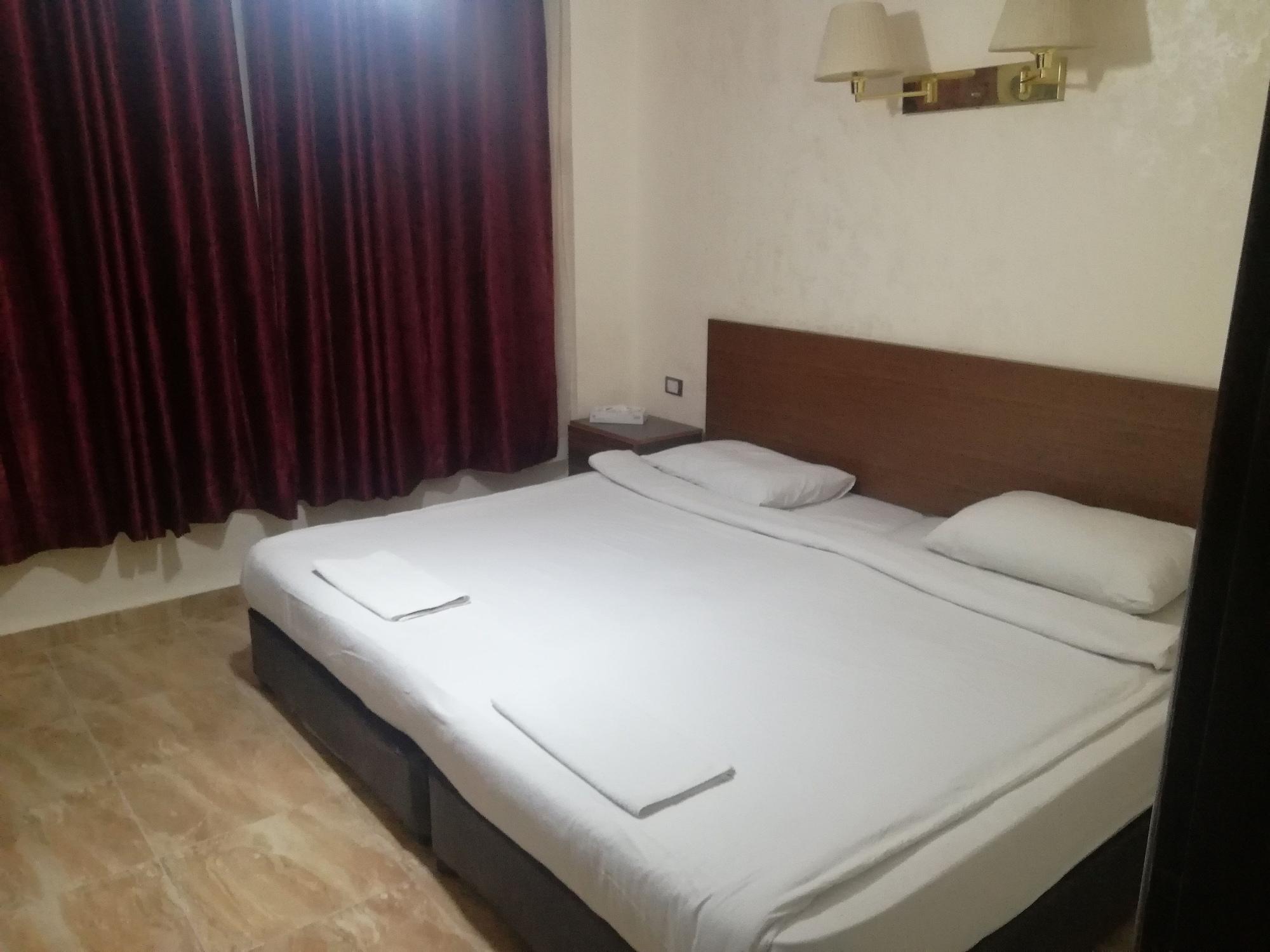 Al-Houriat Hotel Amman Zewnętrze zdjęcie