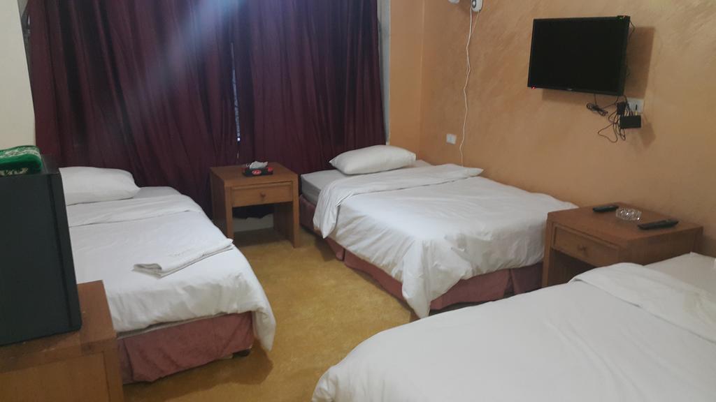 Al-Houriat Hotel Amman Zewnętrze zdjęcie