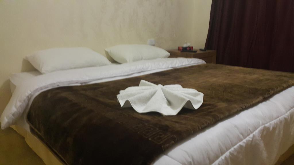 Al-Houriat Hotel Amman Zewnętrze zdjęcie